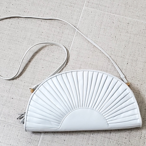 Vintage Brio! Fan Shape White Leather Convertible Bag, Fringe Tassle, EUC - Picture 2 of 15